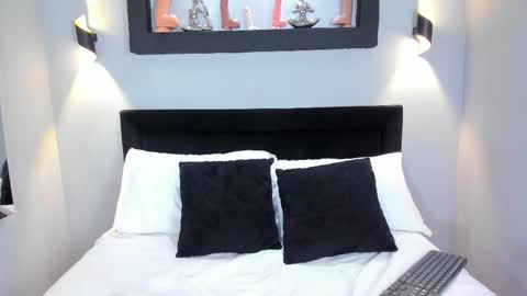 Snapshot of elaradusk chatting on October 7, 2025, 5:26 am Ela online show from October 7, 2025, 5:26 am