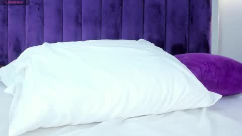 Snapshot of elaradusk chatting on October 24, 2025, 5:37 am Ela online show from October 24, 2025, 5:37 am