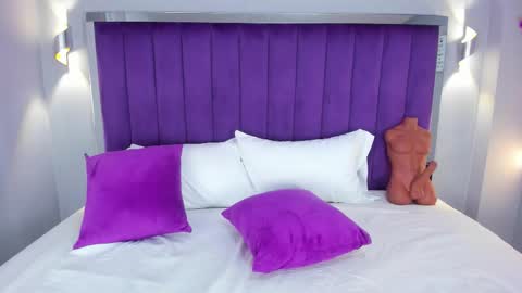 Snapshot of elaradusk chatting on October 31, 2025, 4:24 am Ela online show from October 31, 2025, 4:24 am