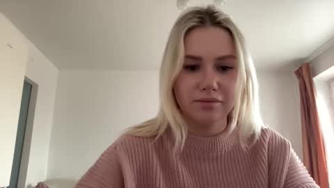 elaraluxxxe online show from February 14, 2025, 12:03 pm