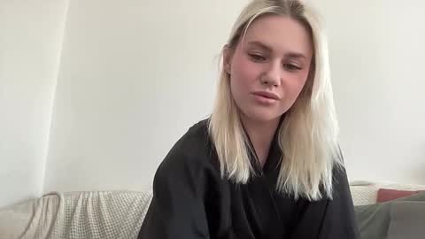 elaraluxxxe online show from September 17, 2025, 9:55 am