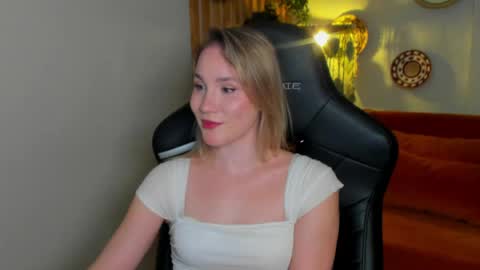 elaravoltage online show from April 1, 2026, 5:21 pm