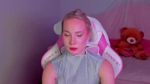 elaravoltage online show from April 25, 2026, 5:54 am