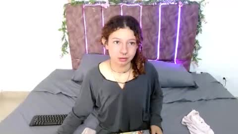 Snapshot of elarose723 chatting on October 10, 2025, 2:16 pm elarose723 online show from October 10, 2025, 2:16 pm