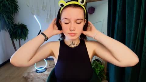 elastikiss online show from November 25, 2025, 2:33 am