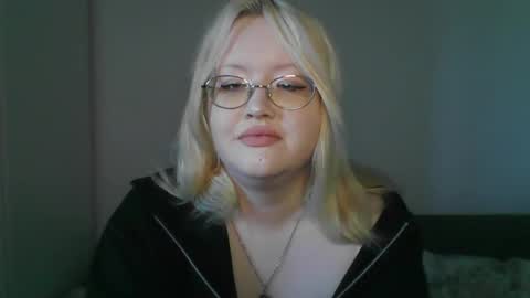 elayne_sweet online show from April 27, 2026, 6:00 am