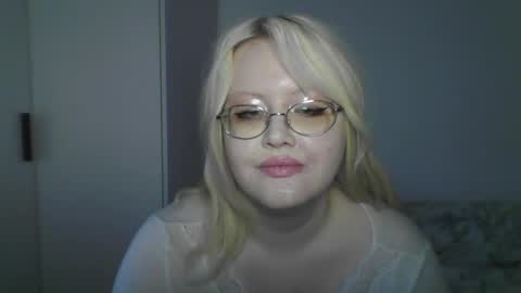 elayne_sweet online show from May 20, 2026, 6:19 am