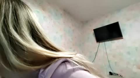 MIa online show from February 25, 2026, 1:21 pm