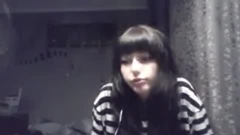 Lia online show from April 23, 2026, 5:04 pm