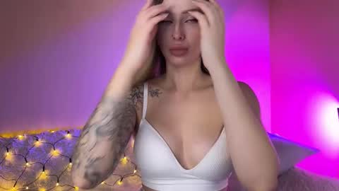 Snapshot of eleanor_rr_ chatting on October 14, 2025, 10:16 am Ella online show from October 14, 2025, 10:16 am