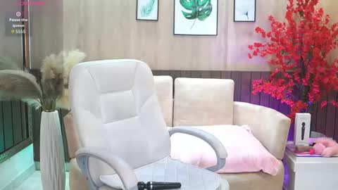 Electra Jones online show from November 25, 2025, 11:32 am