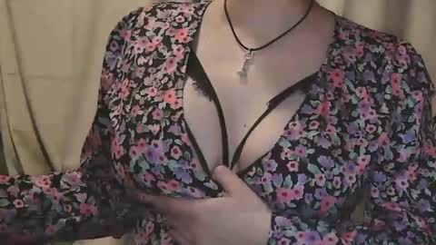 Julia Follow me on Onlyfansju grosroberts online show from January 4, 2025, 9:41 pm