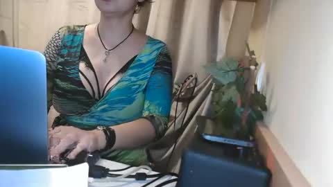 Julia Follow me on Onlyfansju grosroberts online show from January 10, 2025, 1:09 pm