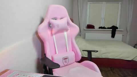 eleganc3 online show from November 2, 2025, 6:43 pm