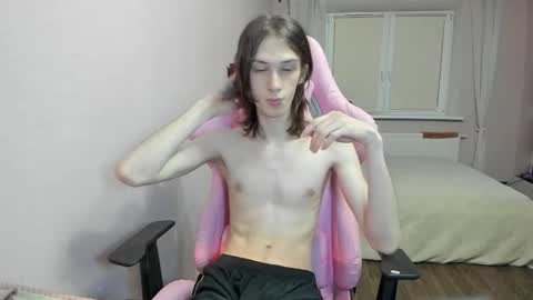 eleganc3 online show from November 9, 2025, 9:35 pm