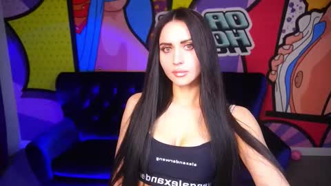 elegant_mysterious online show from November 30, 2025, 10:03 pm