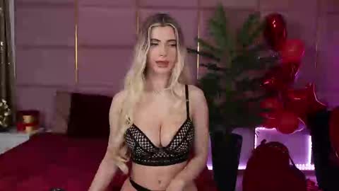 Snapshot of eleineblue chatting on March 9, 2025, 8:52 pm Eleine online show from March 9, 2025, 8:52 pm