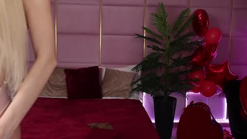 Snapshot of eleineblue chatting on March 11, 2025, 9:37 pm Eleine online show from March 11, 2025, 9:37 pm