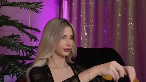 Snapshot of eleineblue chatting on October 14, 2025, 10:21 pm Eleine online show from October 14, 2025, 10:21 pm