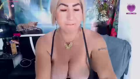 Snapshot of elektra_4_you chatting on October 20, 2025, 2:50 pm XIOMY give LIKE on my page online show from October 20, 2025, 2:50 pm
