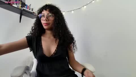 elektra_williams online show from January 8, 2025, 4:44 am