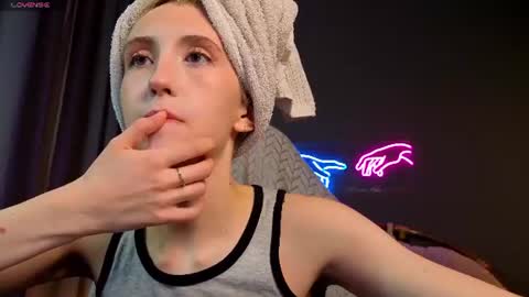 Elen  online show from July 3, 2026, 5:36 am