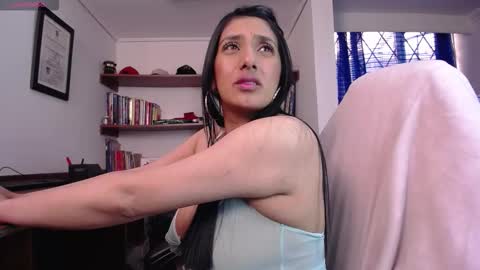 ELENA11  online show from September 10, 2025, 3:01 pm