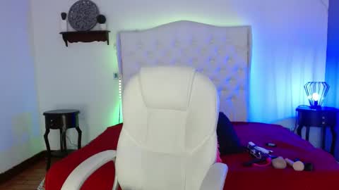 Snapshot of elena_detroya_ chatting on December 19, 2024, 12:34 pm Elena online show from December 19, 2024, 12:34 pm
