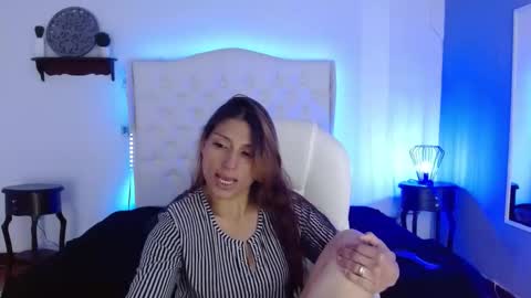 Snapshot of elena_detroya_ chatting on December 23, 2024, 12:19 pm Elena online show from December 23, 2024, 12:19 pm