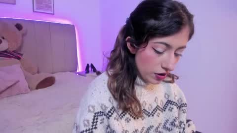 Snapshot of elena_dolce chatting on May 3, 2026, 5:35 am Elena online show from May 3, 2026, 5:35 am