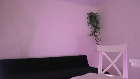 Snapshot of elena_li chatting on March 4, 2025, 9:32 pm elena_li online show from March 4, 2025, 9:32 pm