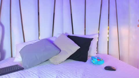 Elena online show from May 4, 2026, 9:11 pm