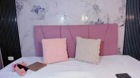 elena_wolff online show from July 25, 2026, 11:30 am