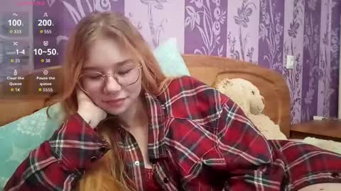 Mia online show from February 9, 2026, 3:43 am