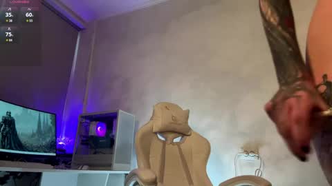 Mia online show from April 28, 2026, 3:06 pm