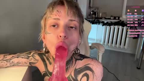 Mia online show from April 29, 2026, 5:30 pm
