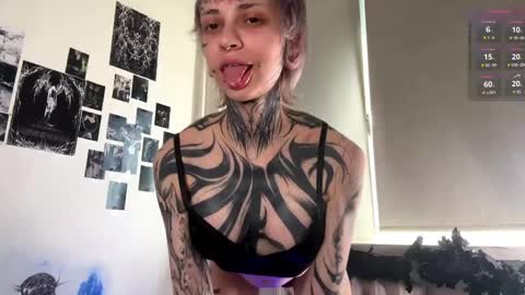 Mia online show from June 7, 2026, 11:03 am