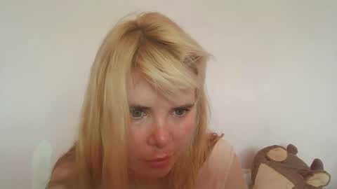Snapshot of elenaflirt chatting on June 30, 2026, 9:43 am Elena online show from June 30, 2026, 9:43 am