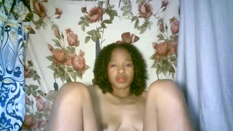 Snapshot of elenah0123 chatting on February 18, 2026, 7:37 am elenah013 online show from February 18, 2026, 7:37 am