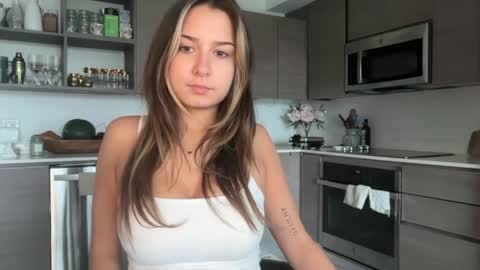 Elena online show from May 28, 2026, 3:31 pm