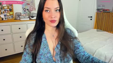 Elena insta yourdream 1ove online show from December 13, 2024, 7:10 pm