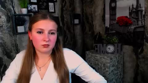 Snapshot of elenateilor chatting on November 5, 2025, 2:06 pm Elena online show from November 5, 2025, 2:06 pm