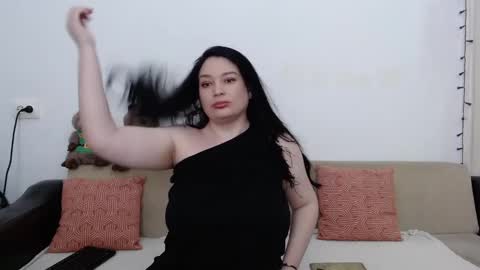 Snapshot of elenatroyy chatting on February 8, 2025, 9:15 pm ElenaTroyy online show from February 8, 2025, 9:15 pm