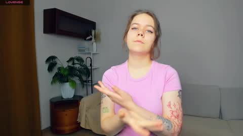 Snapshot of elenn_minty chatting on October 21, 2025, 7:09 am Margo online show from October 21, 2025, 7:09 am