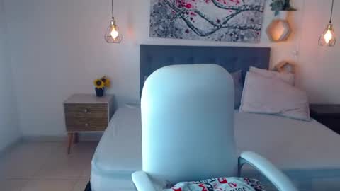 Elenna online show from July 13, 2026, 1:14 pm
