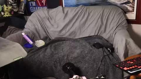 elephantrunkman online show from December 23, 2025, 4:43 am