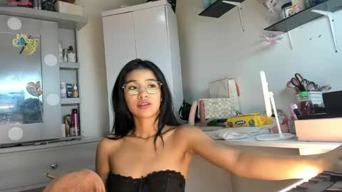 Snapshot of elettra_bennet chatting on May 23, 2026, 2:28 am elettra_bennet online show from May 23, 2026, 2:28 am
