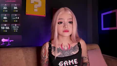 Snapshot of elettra_roux chatting on October 19, 2025, 10:10 pm ELETTRA online show from October 19, 2025, 10:10 pm