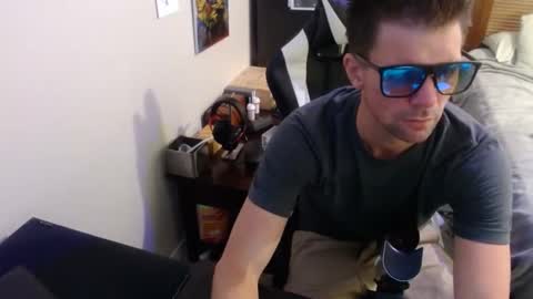 Snapshot of elevatetlb chatting on September 12, 2025, 8:14 am Walker online show from September 12, 2025, 8:14 am