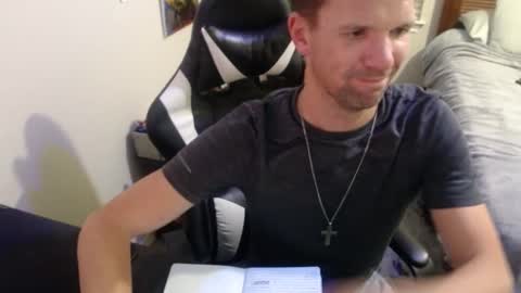 Snapshot of elevatetlb chatting on September 17, 2025, 6:04 am Walker online show from September 17, 2025, 6:04 am